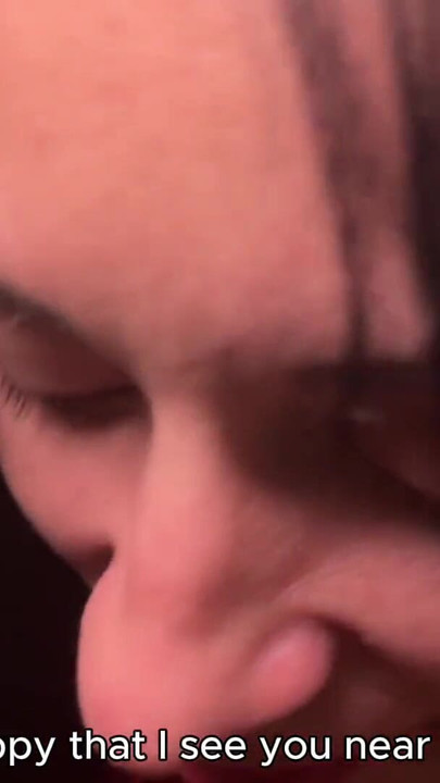 Napínavý okamžik z "Macecha a nevlastní syn sdílejí postel. Creampie v sexy MILF. Orgasmus při prstění"