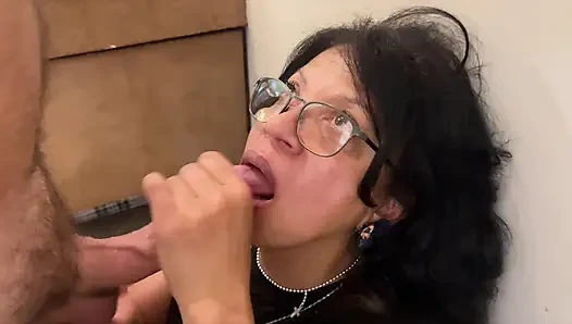 Abspritzen, abspritzen - sexy milf-blowjob