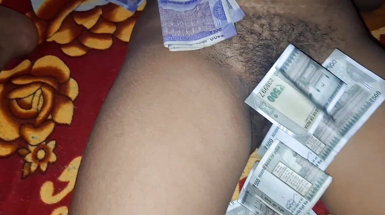 भाग्यशाली नौकर ने मैडम को चोदा और उसे मिले पैसे के लिए खुश किया