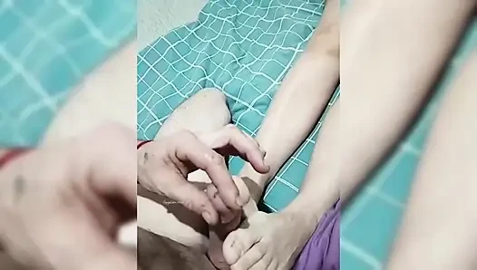 Ein dicker arsch mit heißem sperma bedeckt. Ein hübscher schwanz fickt eine MILF in den mund und kommt stark.