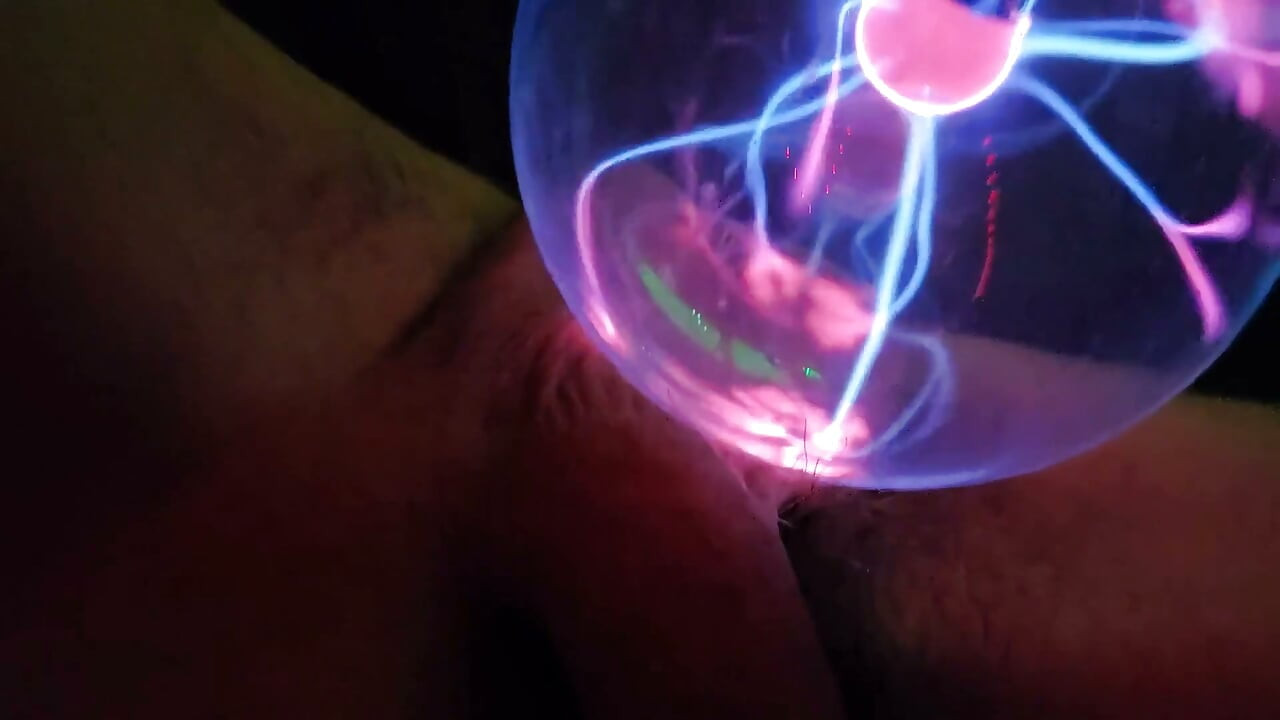 Macro et boule électrique sur ma bite