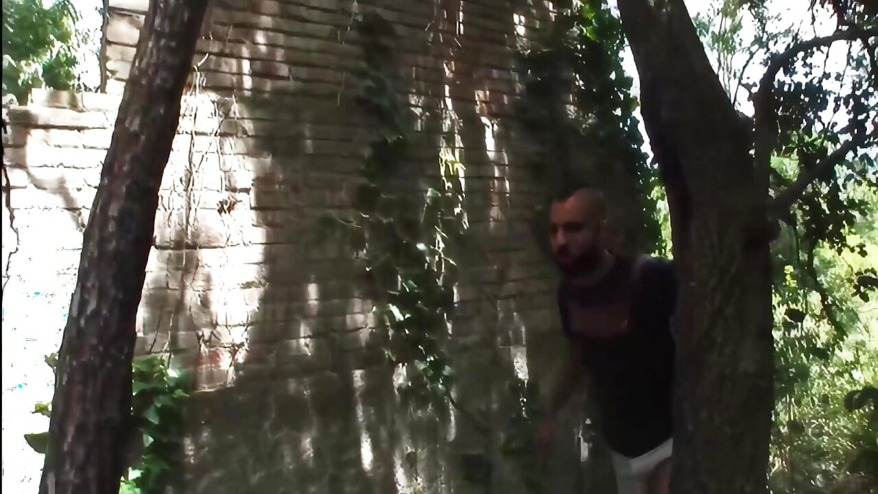 Divlji susreti s gay ruševinama na otvorenom