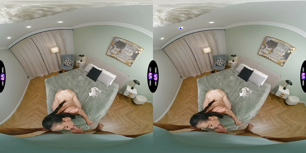 Sida excitée se met à genoux pour avaler sa décharge - TeenMegaWorld