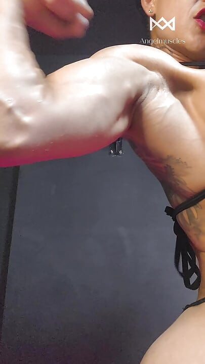 Privé Spiergodin Push-up Show