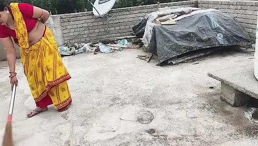 Beautiful indian village aunty hot romance Big boobs press and pussy fucking on the roof over