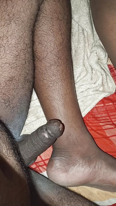 Aku meniduri pantat Bhabhi setelah mengoleskan bedak padanya.
