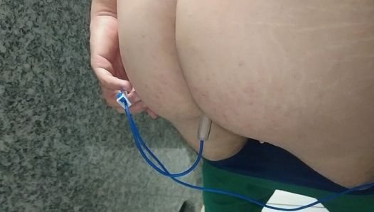 J'ai fourré un kit dans mon cul plein de sperme chaud