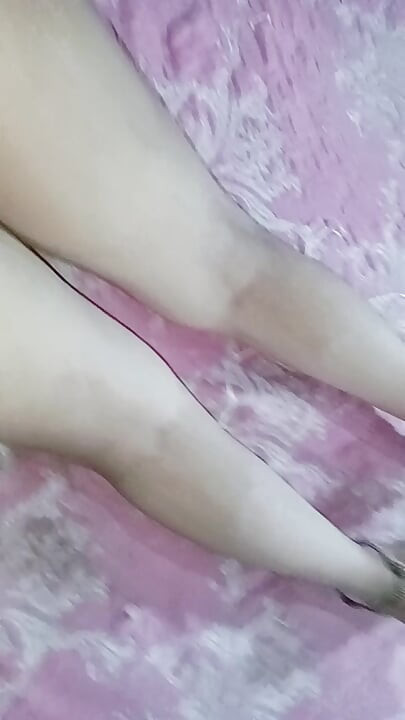 Hot mammi ne mere ghar aakar apni chut kyu chudwati kya maama ne le nhi paa rhe the maami hot hi chut bhi tight hi bazne layak hi iski gaand