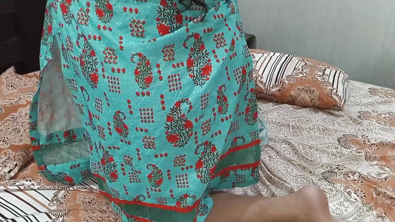 Cặp đôi làng quê Ấn Độ bên nhau vào buổi tối