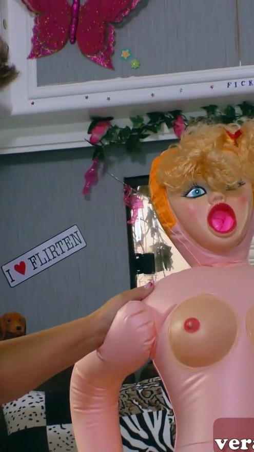 Deutsche Oma Nutte fickt Opa Freier im Auto | Clip 1