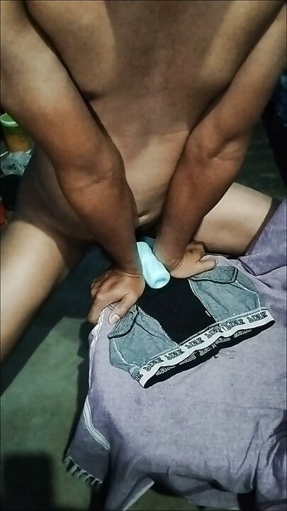 Follada y con creampie en masturbador de silicona, orgasmo masculino