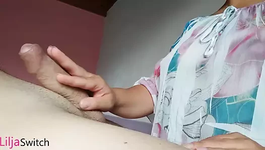 Tokatlamak doğal göğüsleri ve handjob - göğüslere boşalmak
