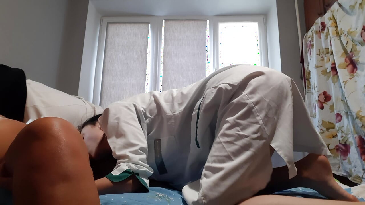 看護師2人が患者とセックス(足フェチ、クンニリングス、乳首舐め)