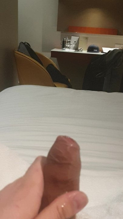 Cumming in a hotel
