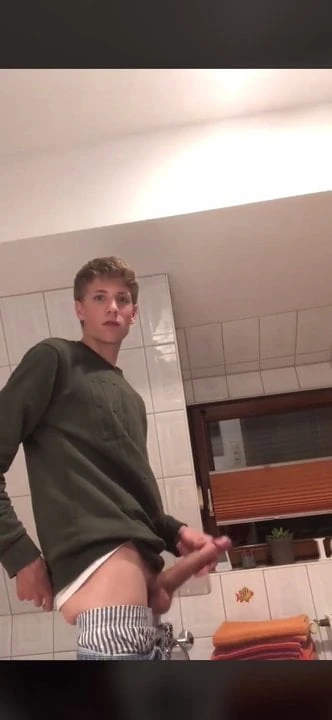 Cute hung twink cums