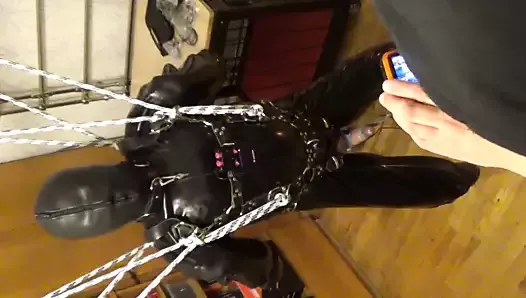 Suspended rubberslave gets a CBT by Estim