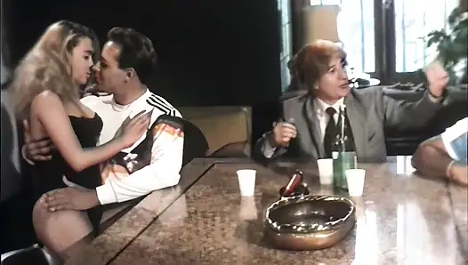 Nostaljik porno yıldızı sert sikişiyor