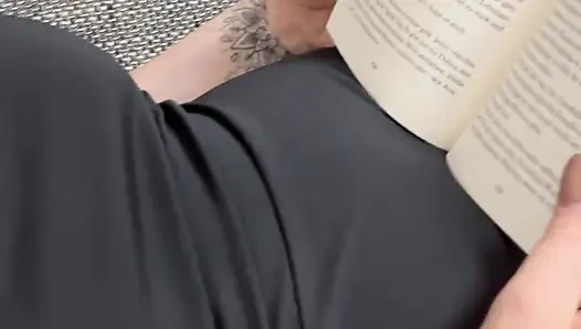 Kıvrımlı Kitap Kurdu Siktirildi