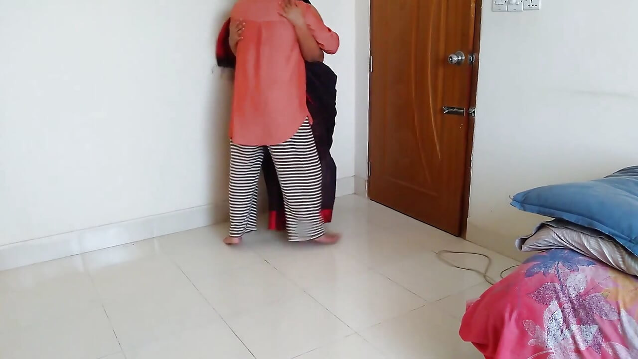 55 años dio algo detrás de ella
