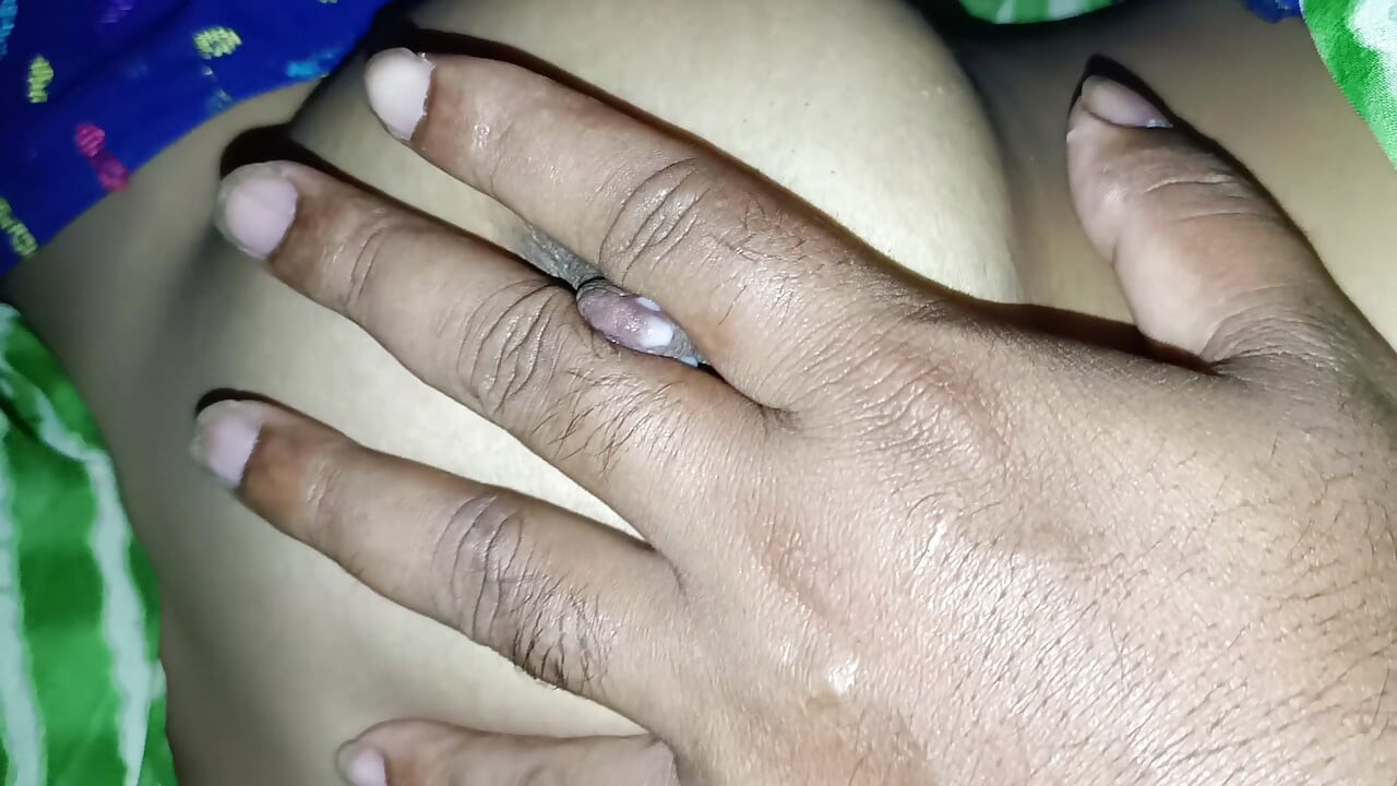 Bihari deshi Bhabi ko mast pela condom lagake