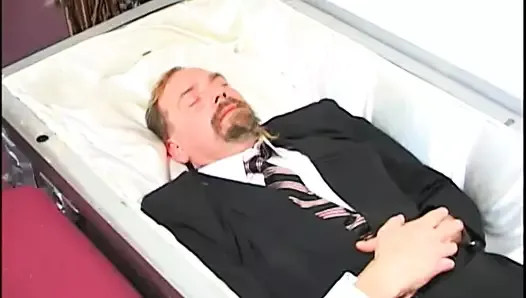 Dirty old man gets head from a barely legal whore in a mortuary then fucks her