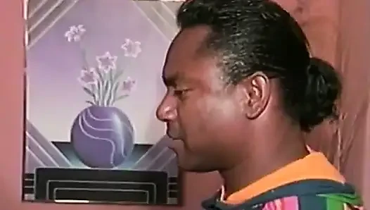 Fransız iri güzel zenci sürtük büyük zenci yarağı tarafından sikiliyor