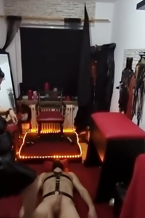 Squirting Machine fuck αναβλύζει παντού - ώριμες λεσβίες εκρήγνυνται