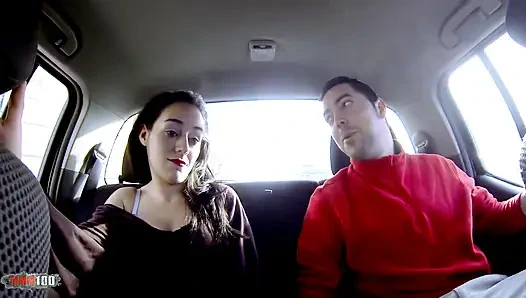 İspanyol hatun Vania Flores sakso ve gırtlağına kadar alıyor - amatör sert boşalma
