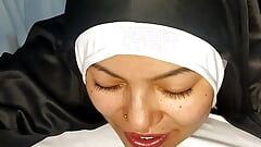修女喜欢吞精液！