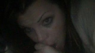 Trisha mange ma grosse bite noire dans la voiture