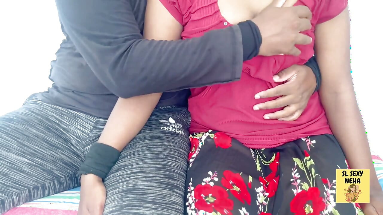 শ্রীলঙ্কান হর্নি হট বিগ অ্যাস মেয়ে রাফ ফাক করছে