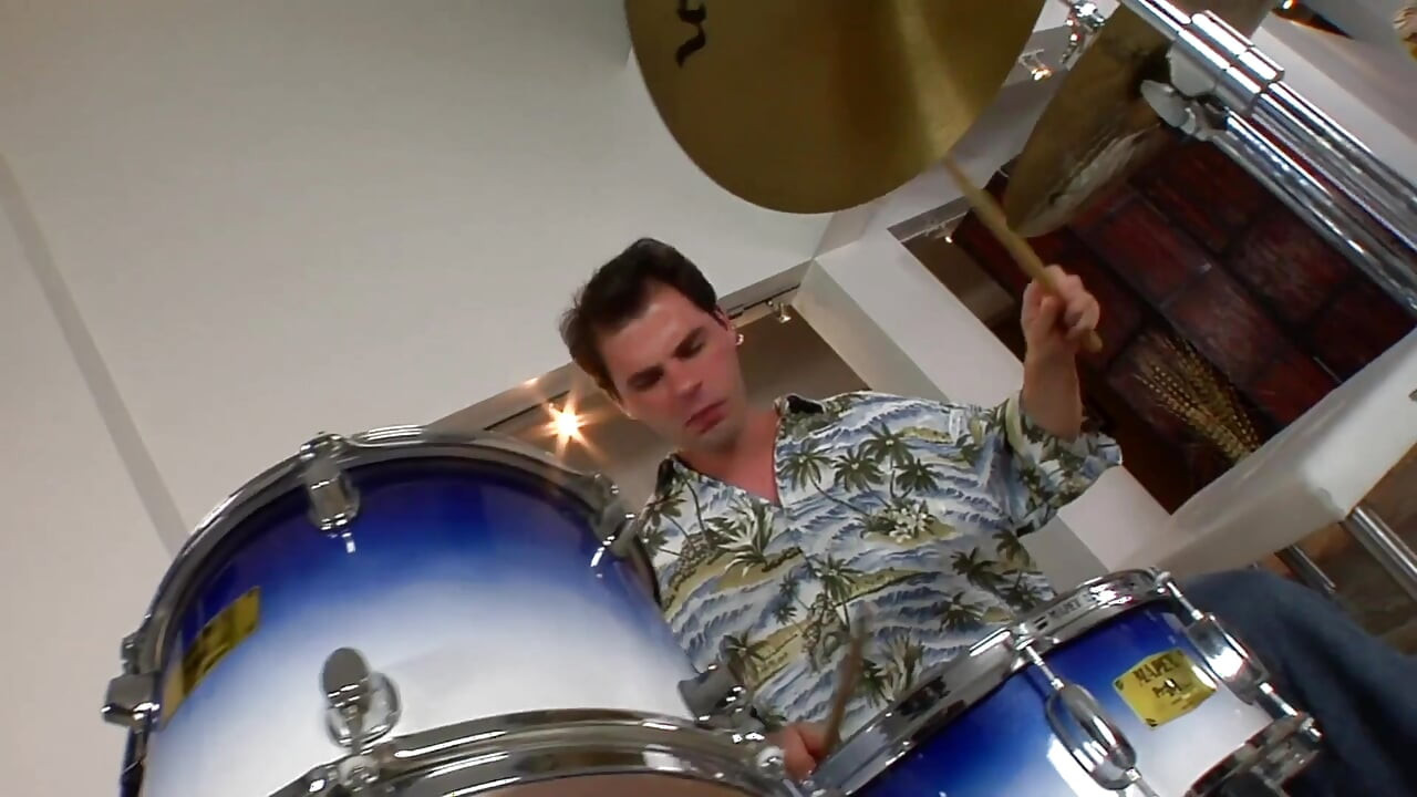 Il forte zoccolo di cammello devastato della figa di cammello della randy teen sembra piccolo pieno di sborrata