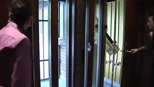 Erst Nur Zu-gucken Und Dann Auch Noch Zu-stechen!