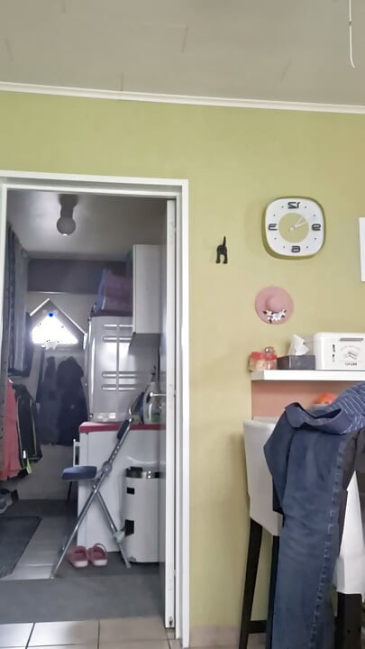 SPECTACOL EXHIBIȚIONIST CU SUGERE DE PULĂ FĂRĂ MÂINI CU ASPIRATOR ȘI EJACULARE
