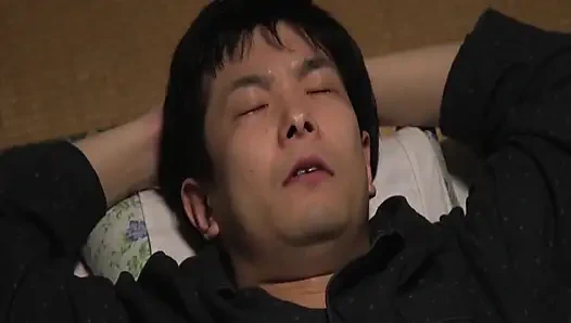 A063G05 During her husband's business trip, she thrusts her into her mother who is sweating with a vibrator and has SEX!