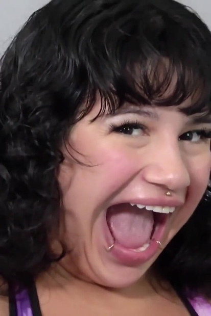 أنا حتى أحب فك تغليف الهدايا