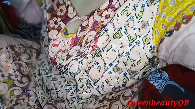 Bhabhi ko kaprahy silai karta howay dever ne chod diya, Q ka bhabhi phala se apne Dever se set the as liay man ge
