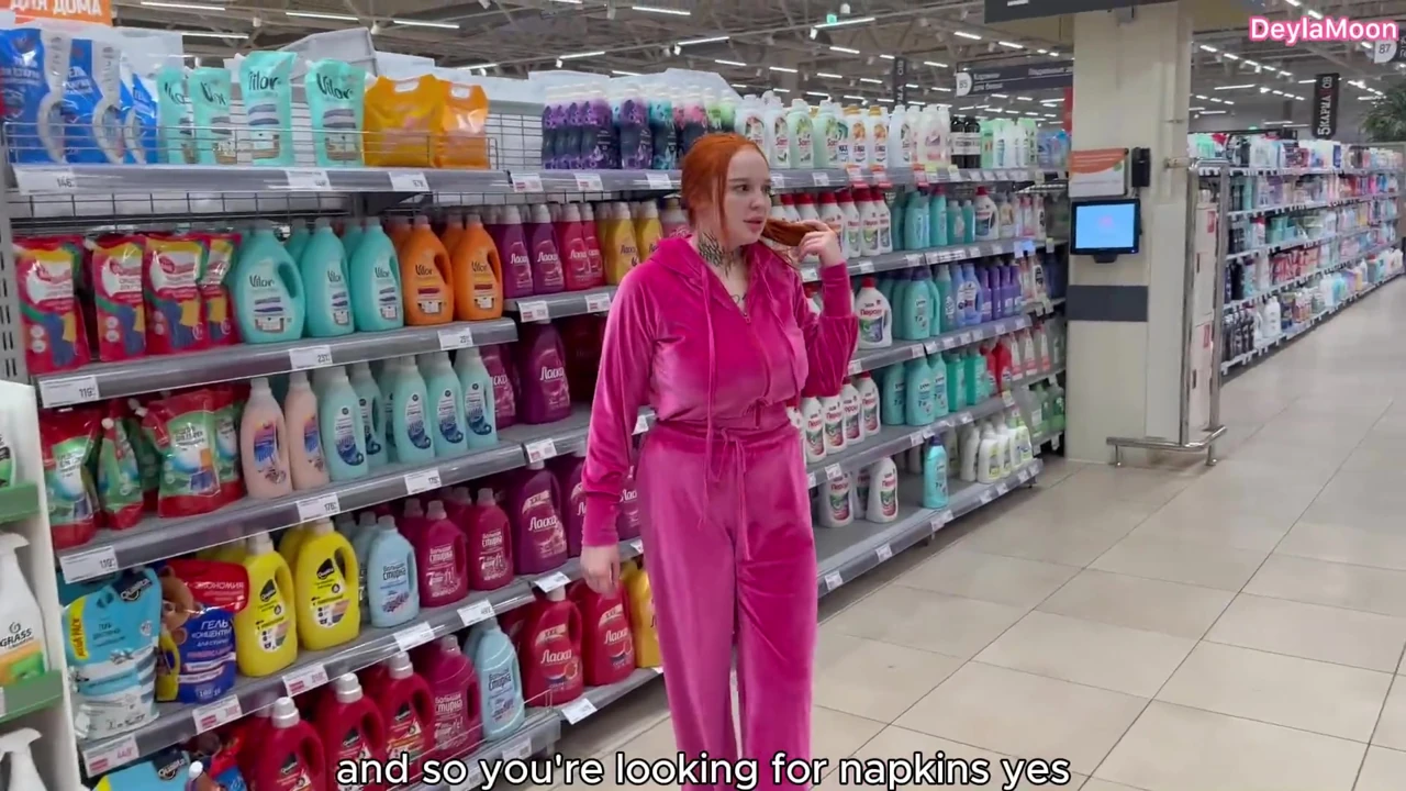 Halka açık bir otoparkta arabada bir yabancıyı siktim.