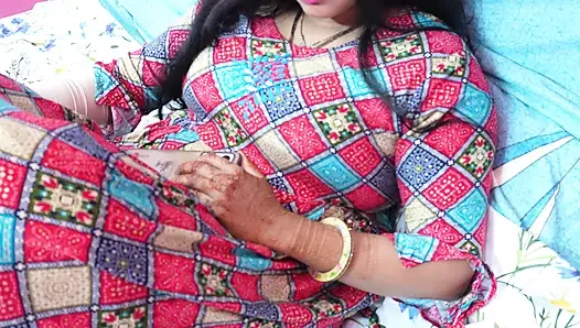 Üvey kız kardeşimi görüntülü görüşmede erkek arkadaşına vücudunu gösterirken gördüm