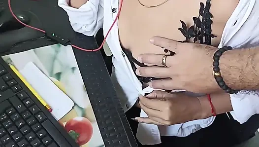 Ofiste ne gün! Bana denemem için lezzetli bir yarak verdi!