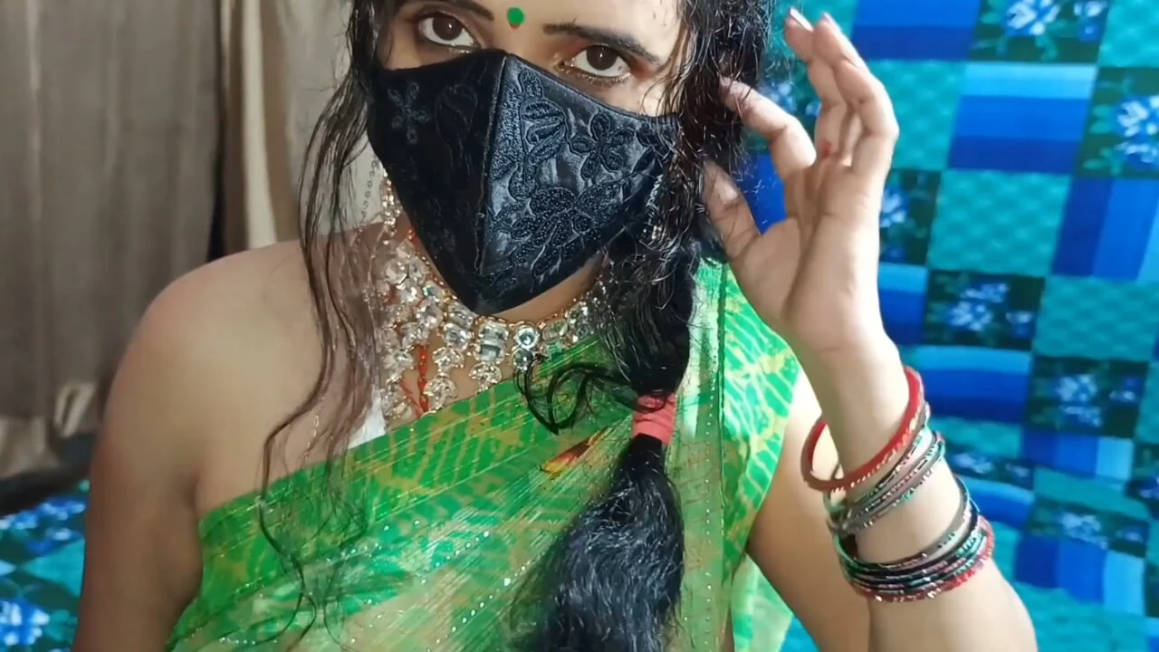 新婚印度巴胡在她紧致的阴户里被sasur ji干