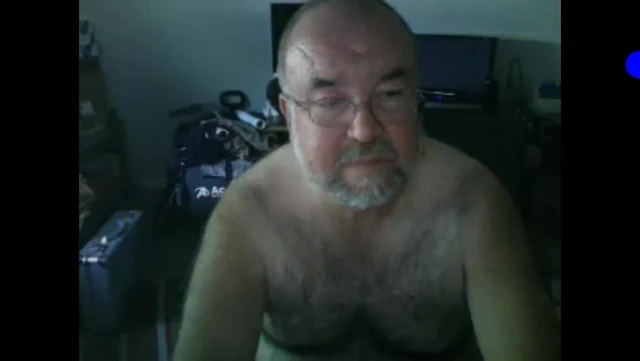 Nice daddy cumming on cam