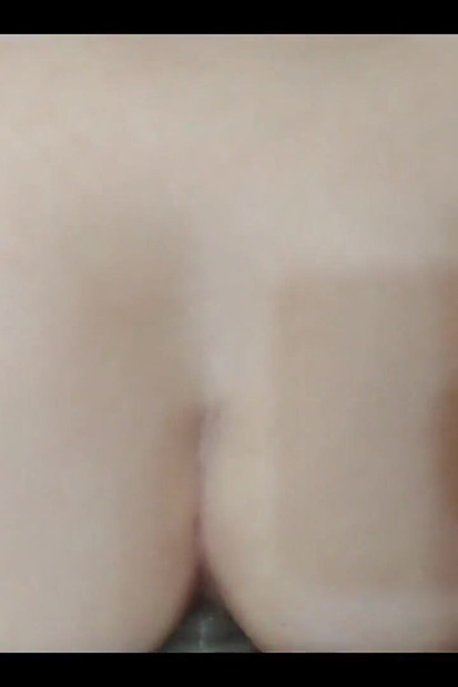 Sexy kočka miluje, když dostává sperma do její sladké kundičky zezadu