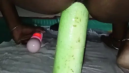 Bhabhi Ne jabardast louki chut me dala