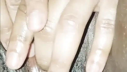 Mit dem dildo ihre muschi streicheln!