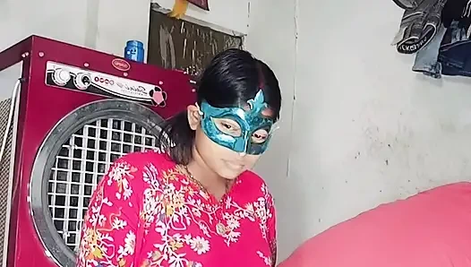 Göt amcık sikiyor yarak emiyor göğüslerini emiyor memeden süt emiyor ve domaltarak yarağa oturuyor ve doğrudan Hintçe seste yatıyor