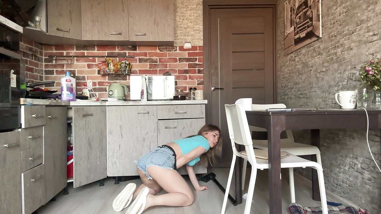Rengøringsdamen kunne ikke holde det ud og fugtede sine shorts
