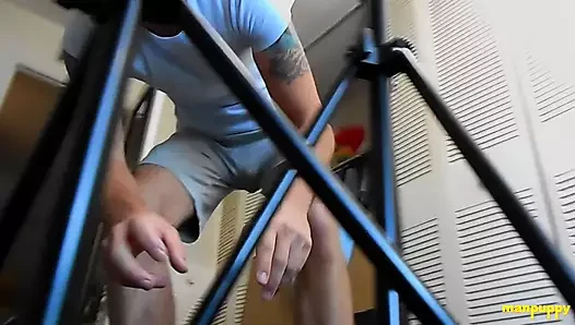 Jeff Jangles porn video – Hunk Jeff Drizzle Got His Cock Throbbing During Foot Play