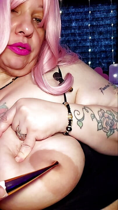 Boob Show: First time with Nipples Clamps and Vibrators