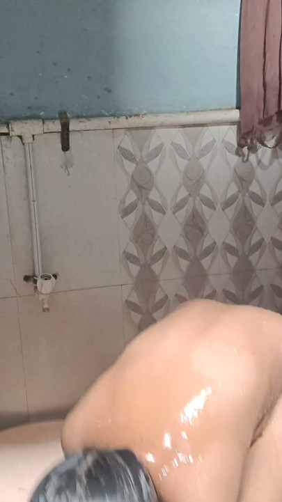 Full seksi nanggi banyo yapıyor bhabhi | Bölüm 3
